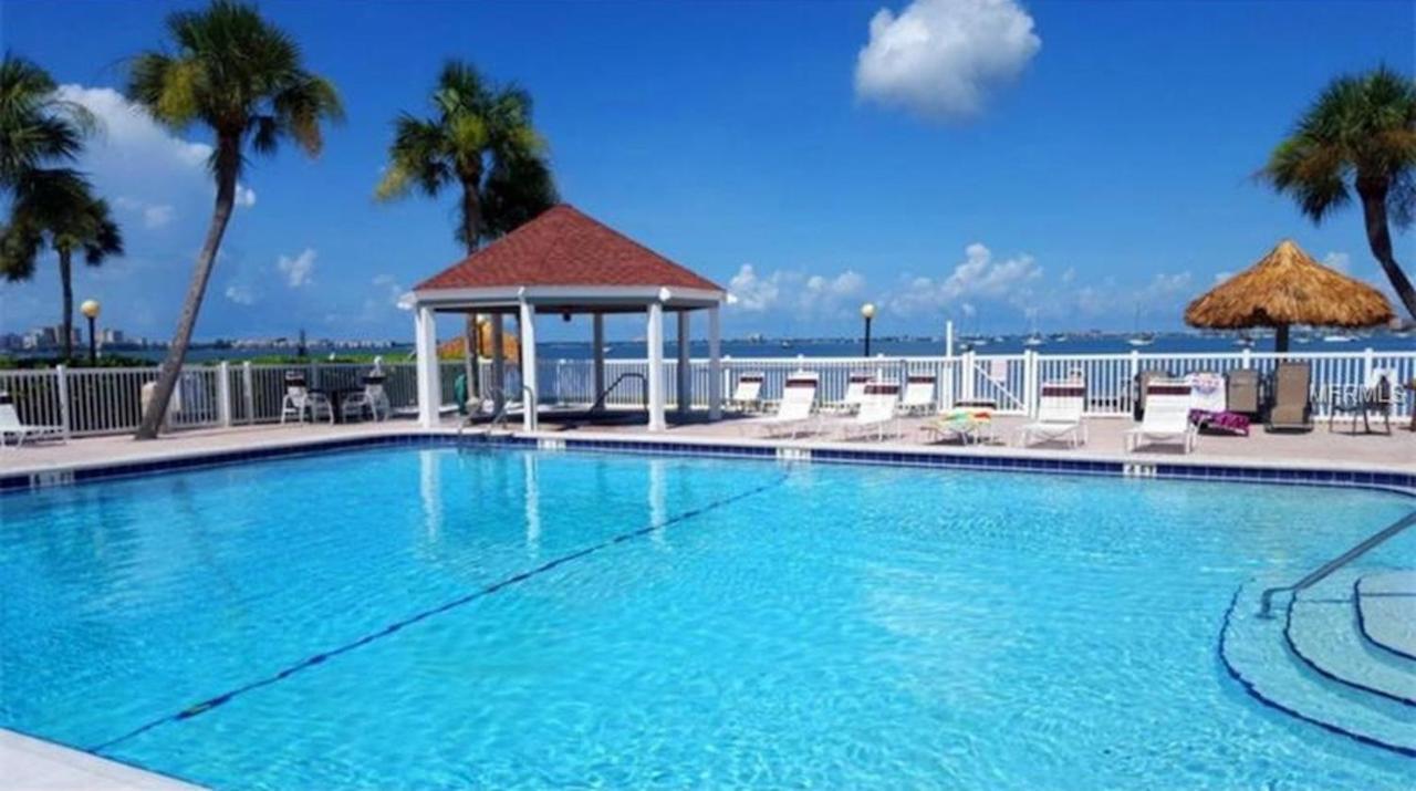 Two Bedroom Two Bath Family Condo - Sleeps Four - Unit B - Private Beach St. Petersburg Eksteriør bilde