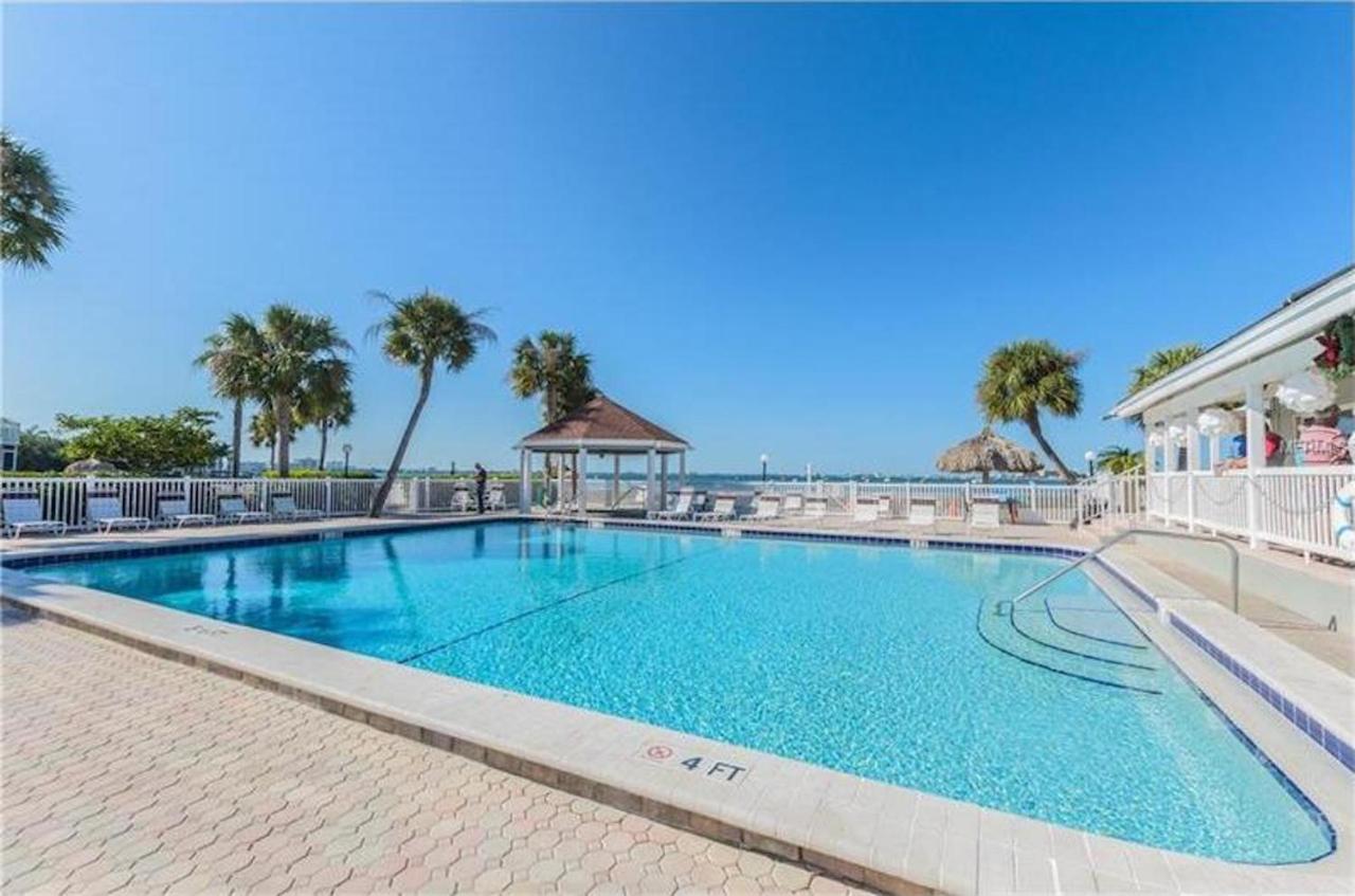 Two Bedroom Two Bath Family Condo - Sleeps Four - Unit B - Private Beach St. Petersburg Eksteriør bilde