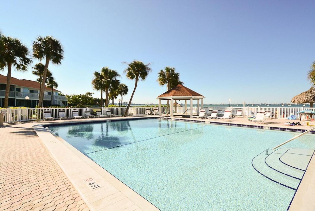 Two Bedroom Two Bath Family Condo - Sleeps Four - Unit B - Private Beach St. Petersburg Eksteriør bilde